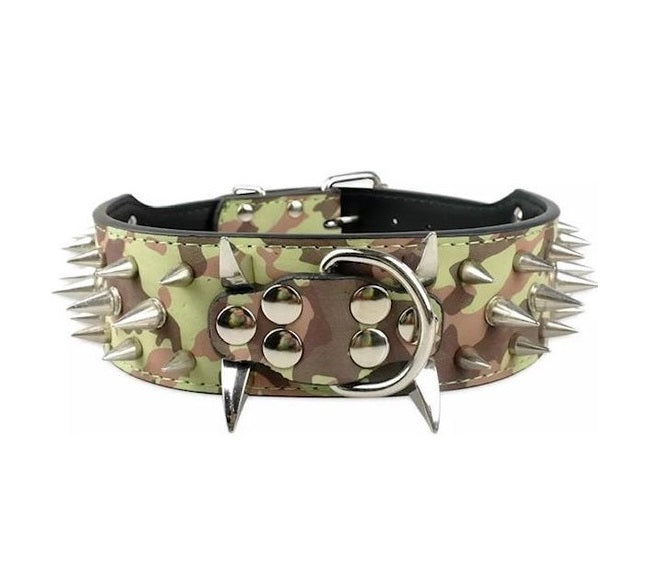 Collar with spikes camouflage print